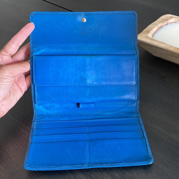 Blue Louis Vuitton Epi wallet - Picture 4 of 9